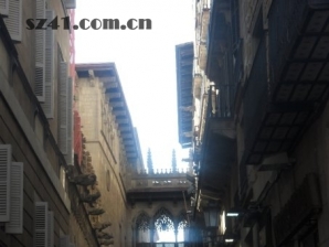 狭窄的道路
